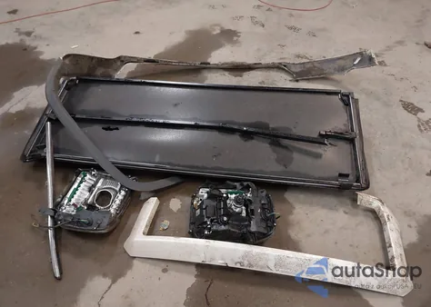 2015 GMC Sierra K1500 Slt z USA, uszkodzony, nr VIN 3GTU2VEC6FG315773